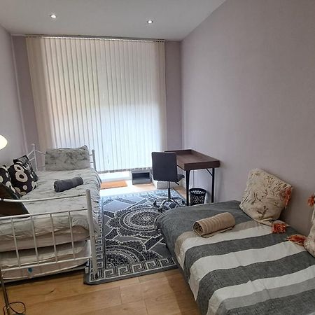 Comfy Fenia Stay London Exterior photo