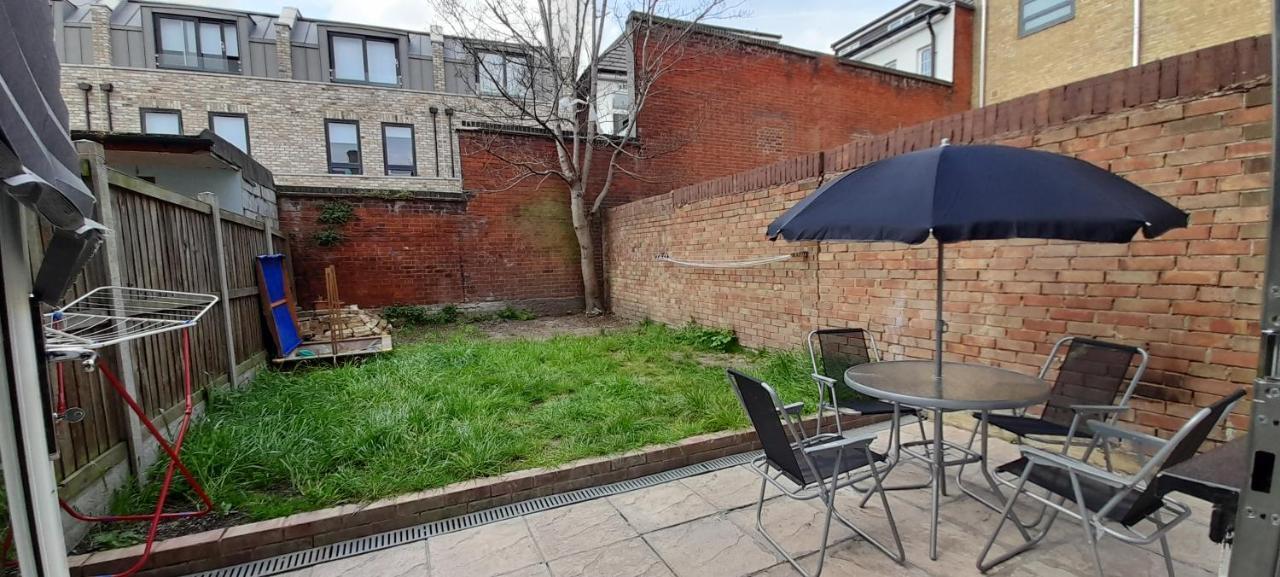 Comfy Fenia Stay London Exterior photo