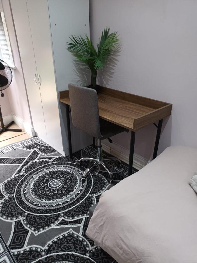 Comfy Fenia Stay London Exterior photo