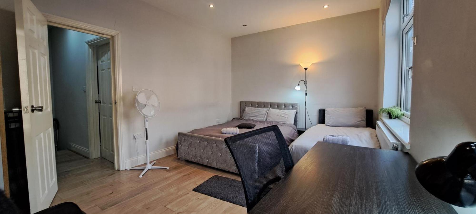 Comfy Fenia Stay London Exterior photo