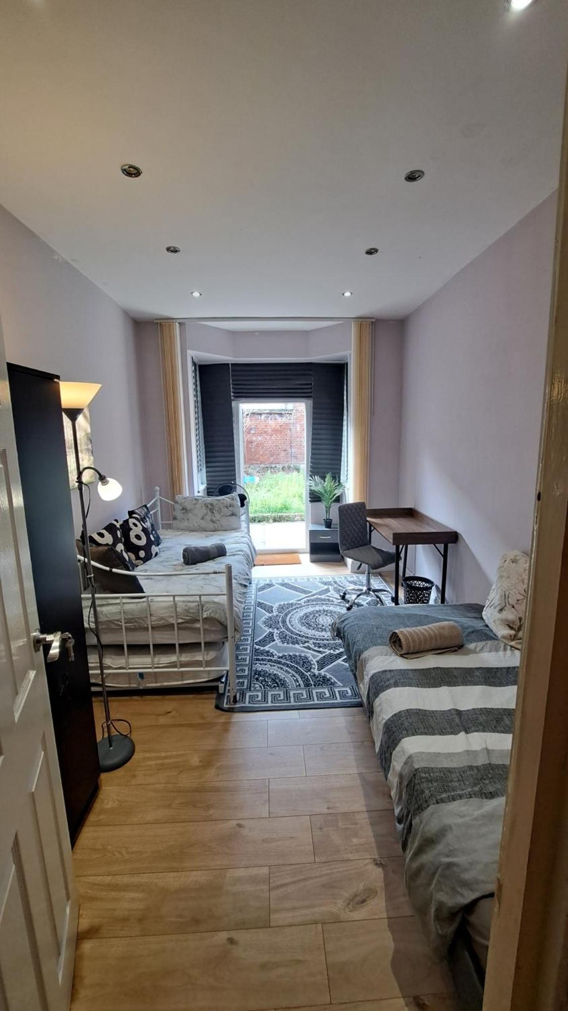 Comfy Fenia Stay London Exterior photo