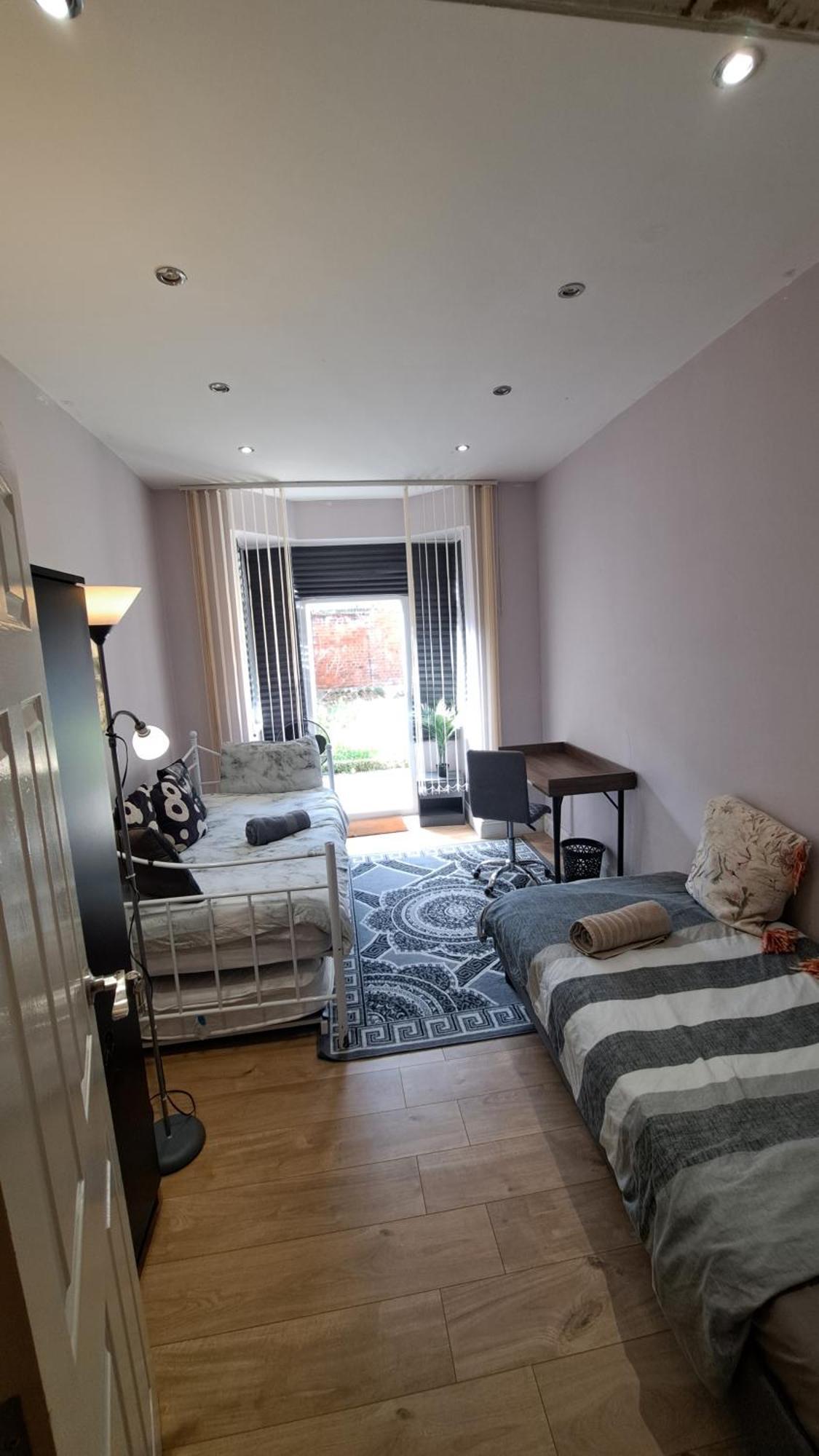 Comfy Fenia Stay London Exterior photo