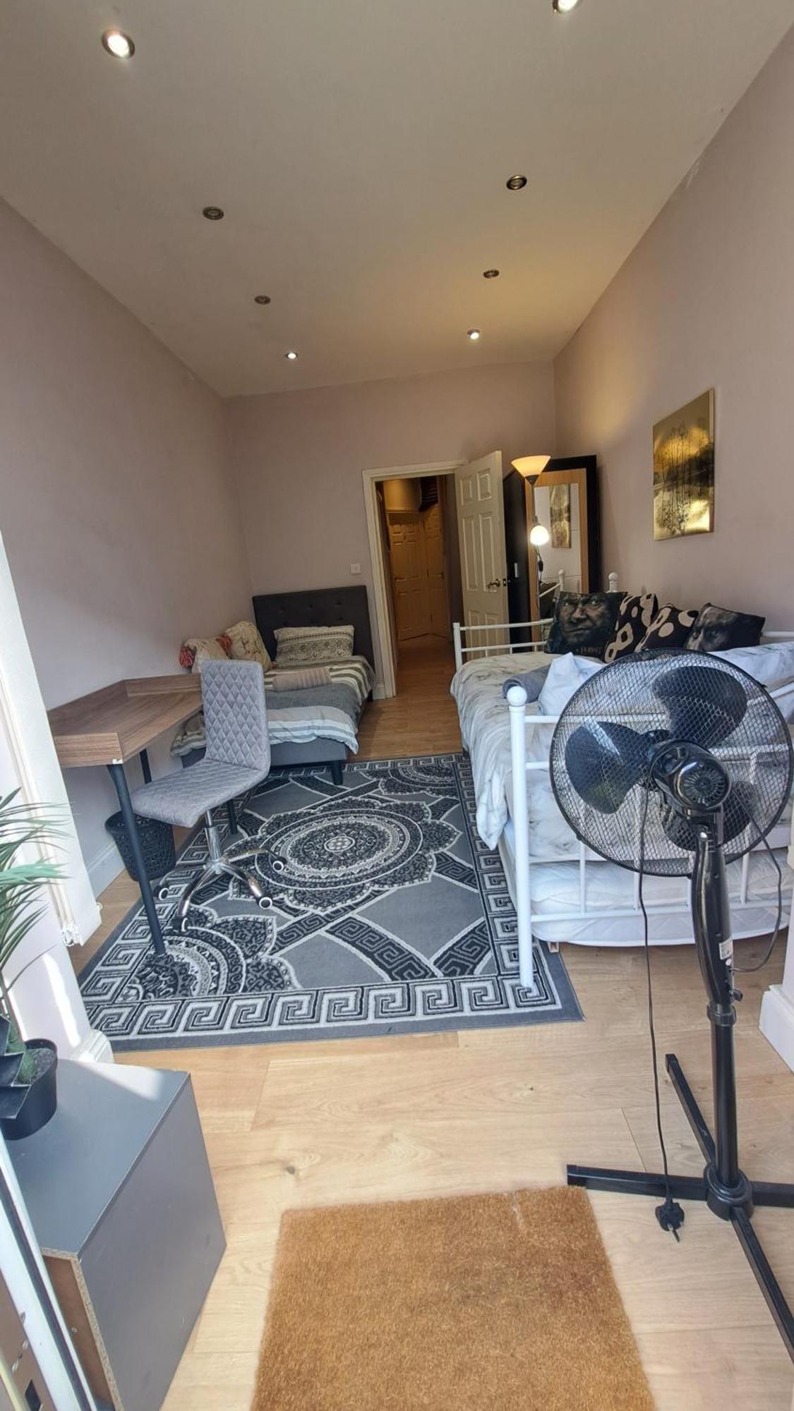 Comfy Fenia Stay London Exterior photo
