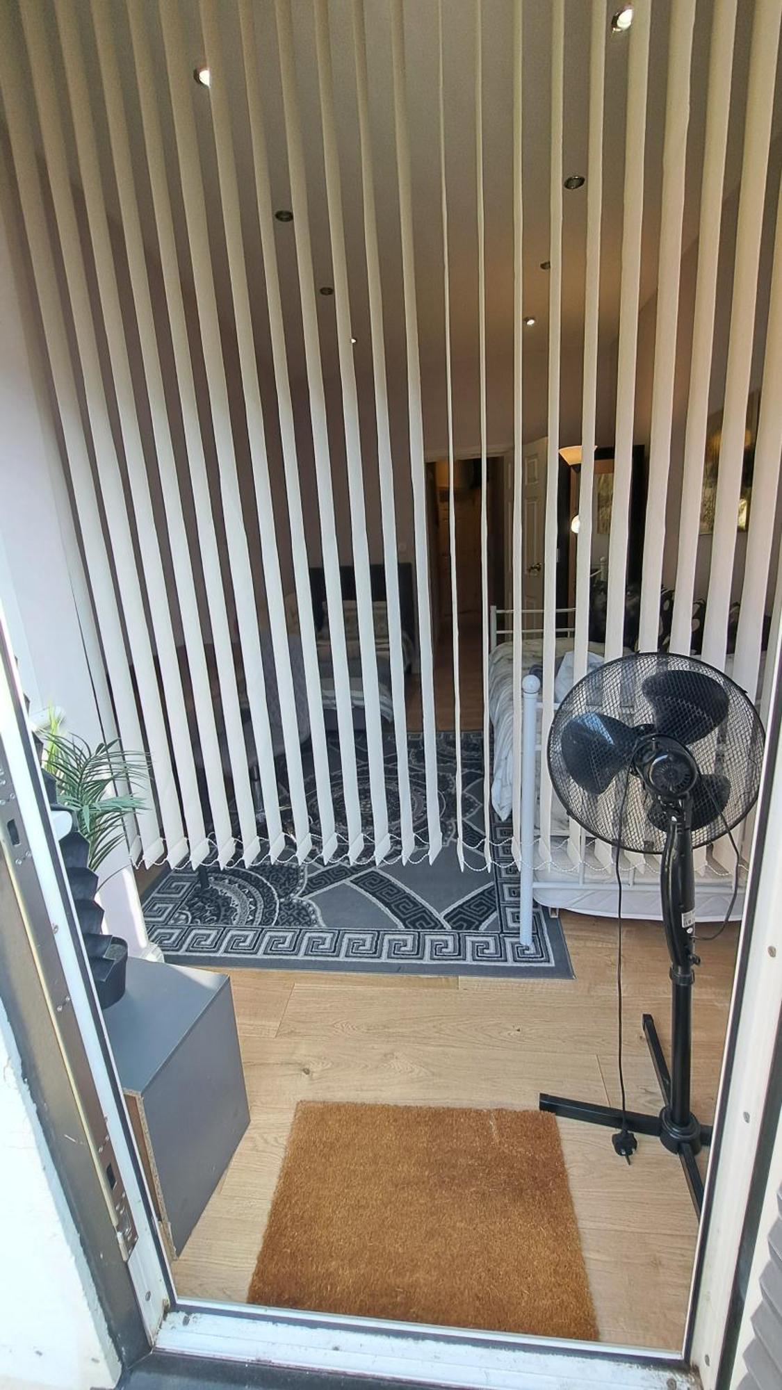 Comfy Fenia Stay London Exterior photo
